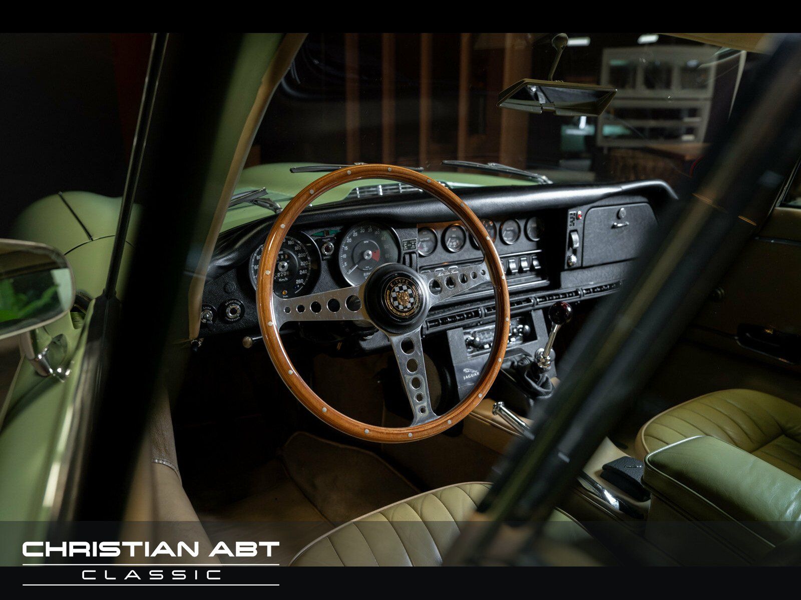 Fahrzeugabbildung Jaguar E-Type 4.2 Serie2 - Wertgutachten Note 1