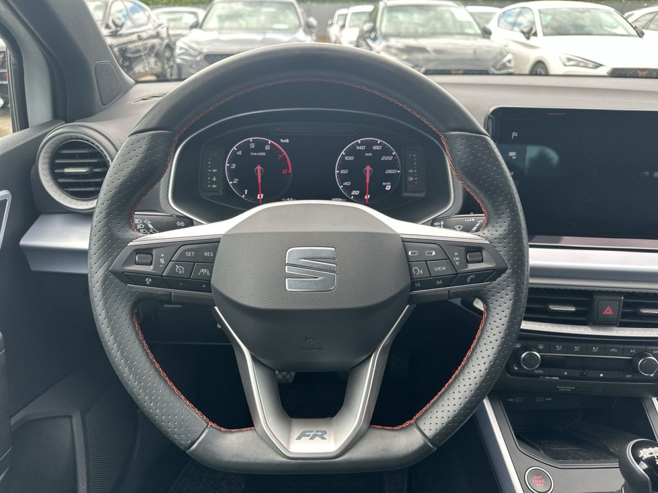 Fahrzeugabbildung SEAT Arona FR 1.0TSI 110PS 6-Gang*Navi*Cam* - mit KI generiert/bearbeitet