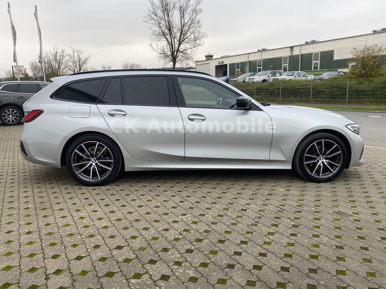 Fahrzeugabbildung BMW 320d xDrive Touring Sport Line/Shadow-Line/LED