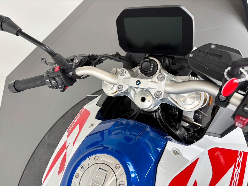 Fahrzeugabbildung BMW F900 R *TOP-ZUSTAND *SERVICE NEU