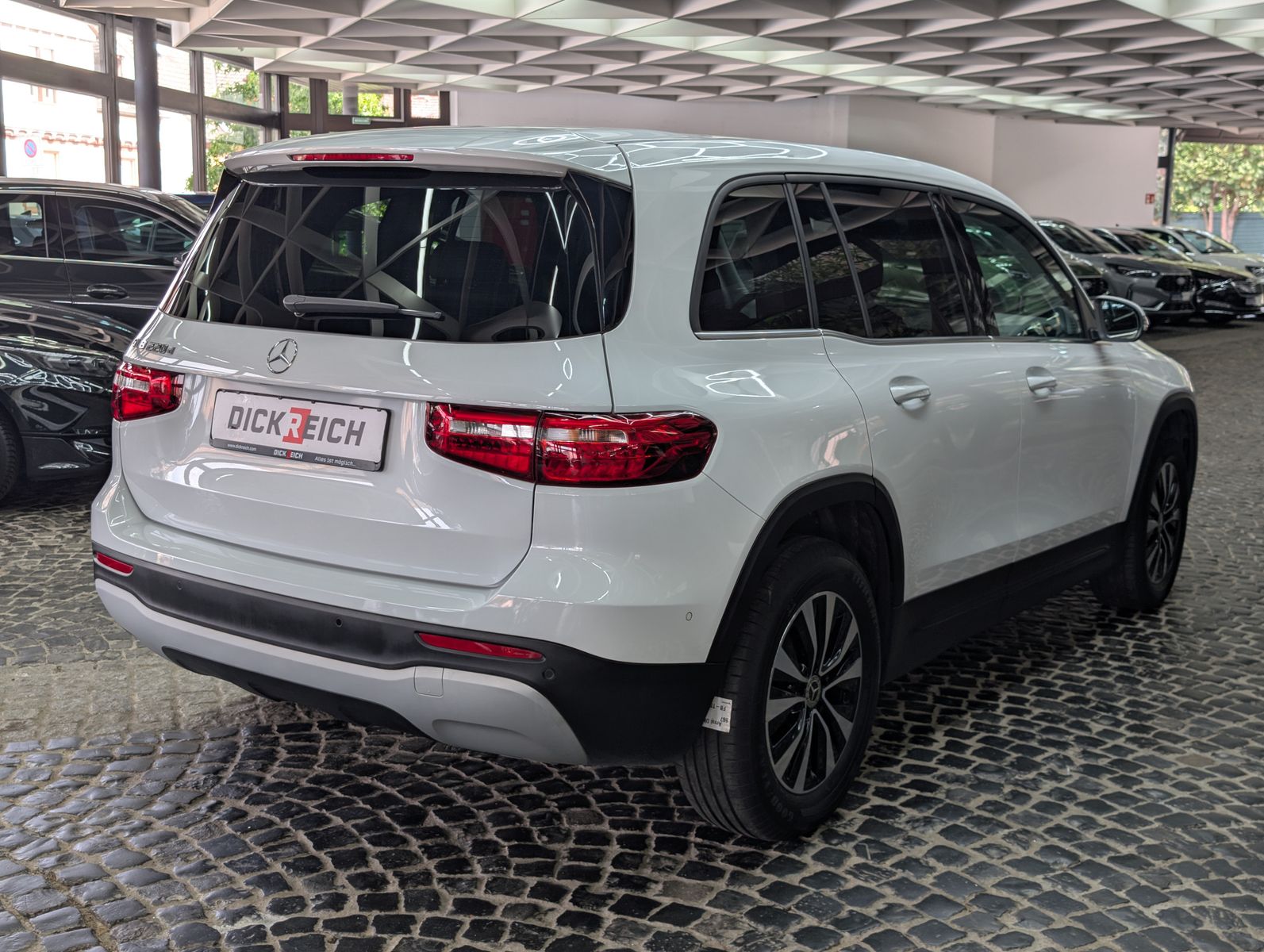 Fahrzeugabbildung Mercedes-Benz GLB 220 d MBUX LEDER VIRT APP KAM LED SHZ ALU