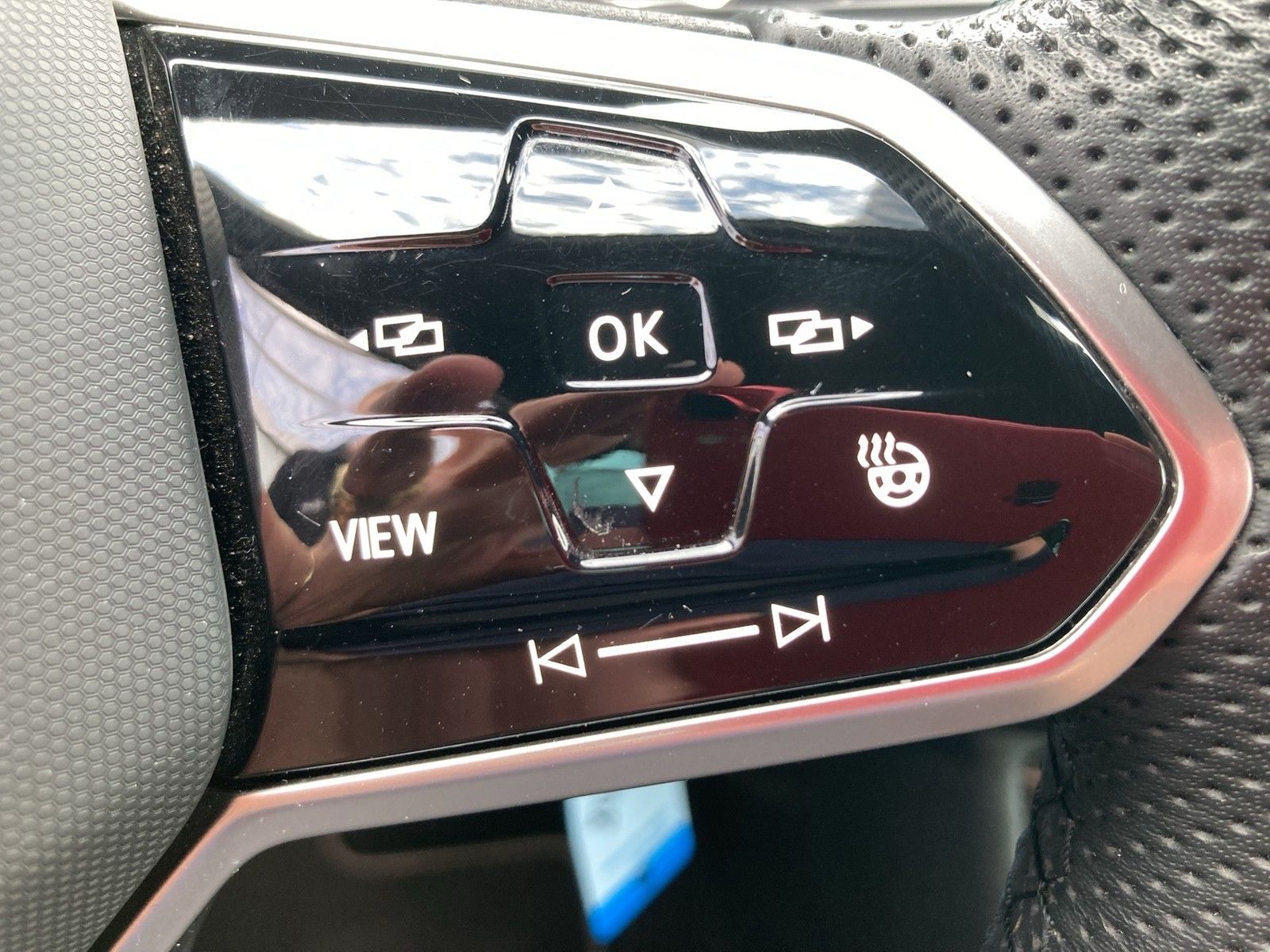 Fahrzeugabbildung Volkswagen Tiguan TDI R-Line DSG Matrix Navi AHK STH PDC
