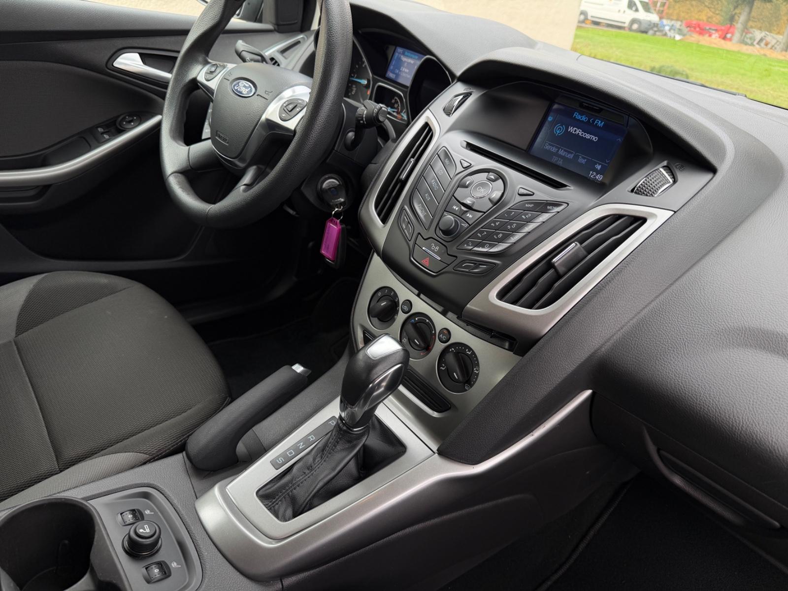 Ford Focus 2014 — photo 12