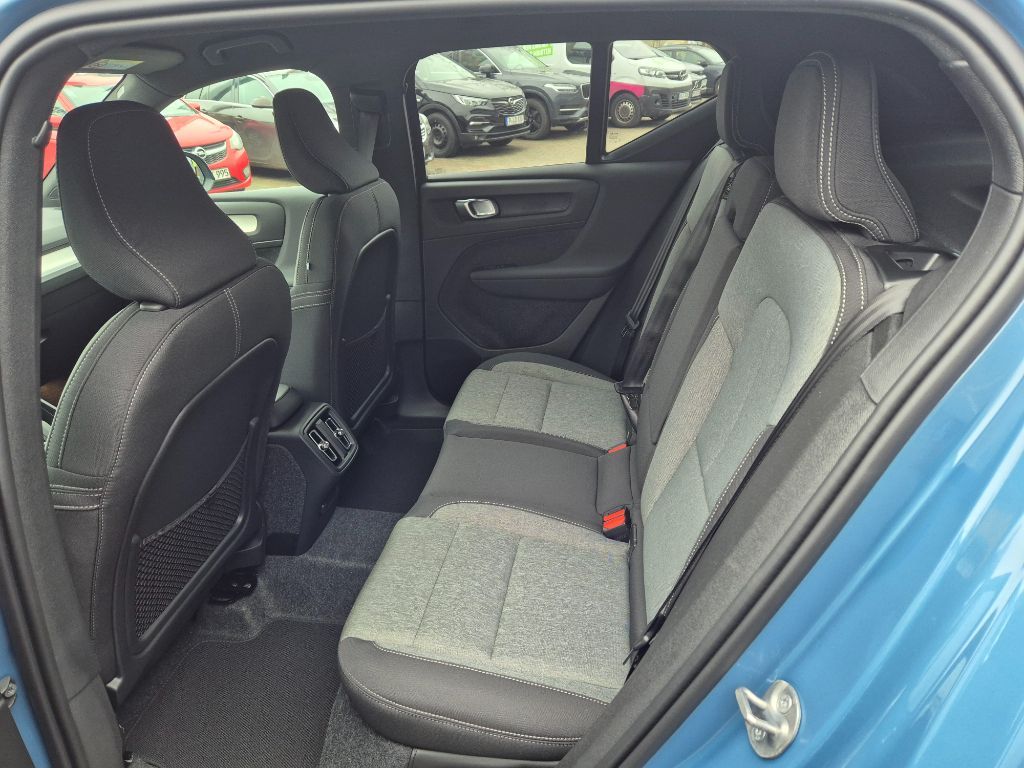Fahrzeugabbildung Volvo XC40 B3 B DKG Plus Dark+PixelLED+Allwetter+