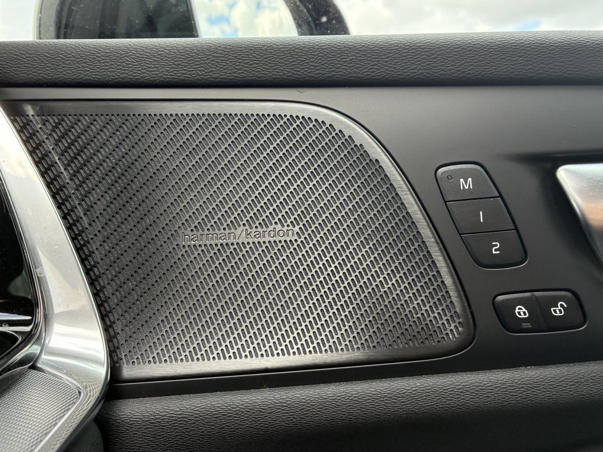 Volvo V60 B4 Plus Dark PANO HUD MEMORY foto 17