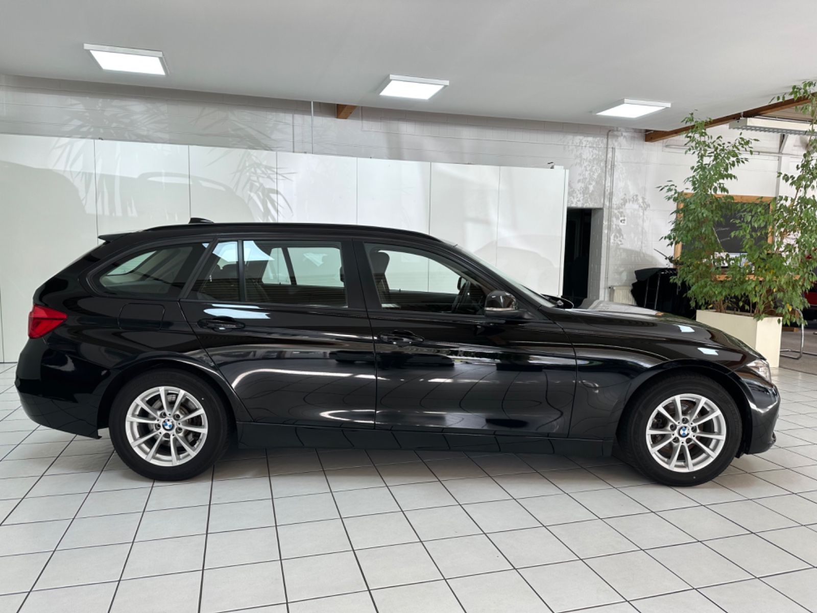 Fahrzeugabbildung BMW 320d *Navi*Automatik*Sitzheizung*