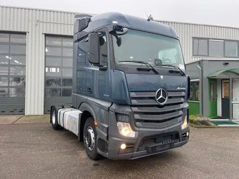 Mercedes-Benz Actros 1942 2 x Tank Adblue