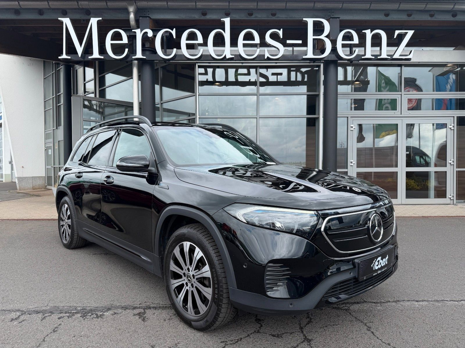 Fahrzeugabbildung Mercedes-Benz EQB 350 4M Progressive+Distr+Ambiente+RFK+MBUX