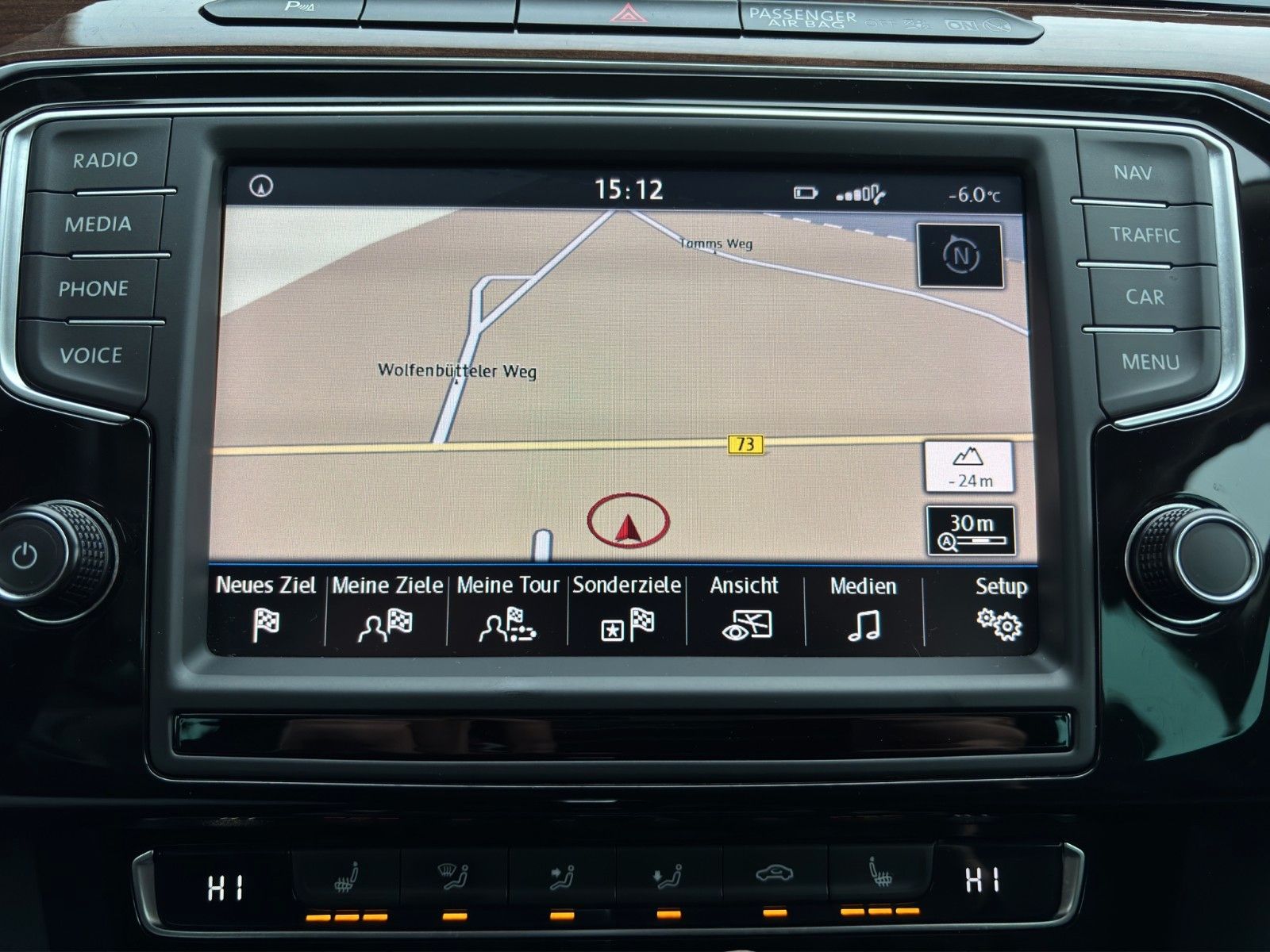 Fahrzeugabbildung Volkswagen Passat Massage/Pano/Sitzheiz/ACC *Zahnriemen neu