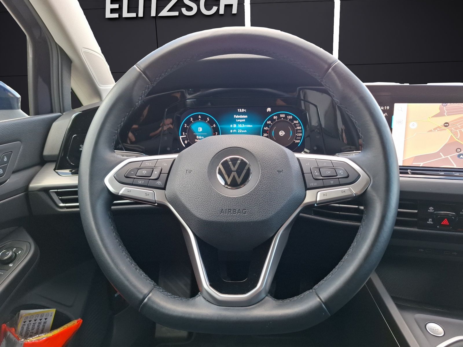 Fahrzeugabbildung Volkswagen Golf VIII TSI Style LEDplus Navi AID HUD ACC RFK