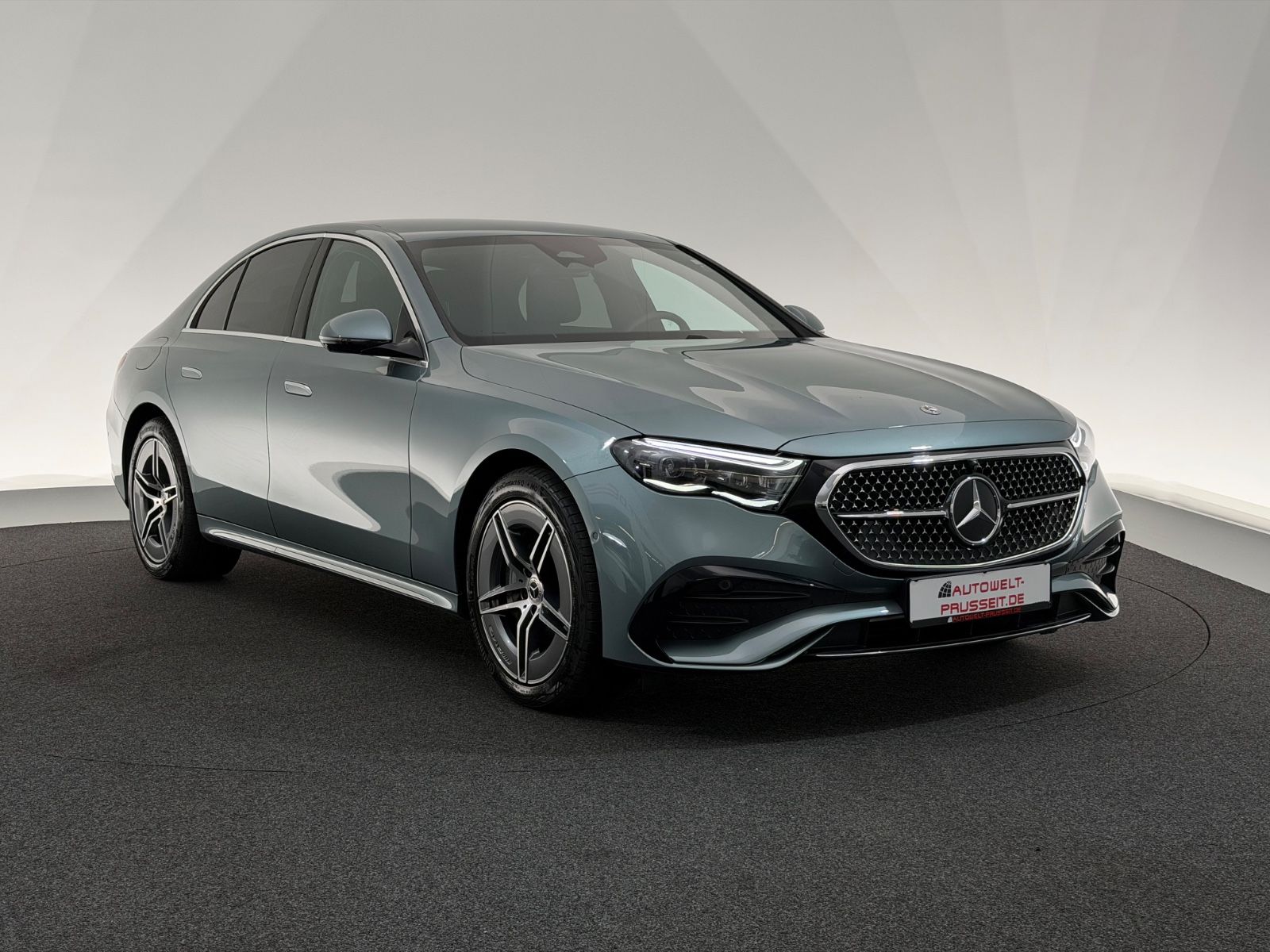 Gebrauchtwagen Mercedes-Benz E E 300e 4Ma.*AMG LINE +*DIGITAL-360°-LHZ-ACC-OLED in Künzell