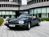 Jaguar XJS Cabriolet: Sondermodell Celebration - schwarze Jaguar XJS