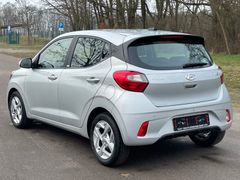 Fahrzeugabbildung Hyundai i10 1.0 Trend *Lenkrdhzg*Sitzhzg*Spurhalte*PDC*