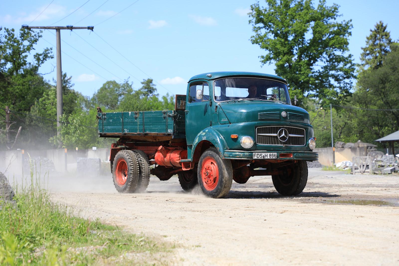 Mercedes-Benz LAK 322 Allrad Kipper 1113