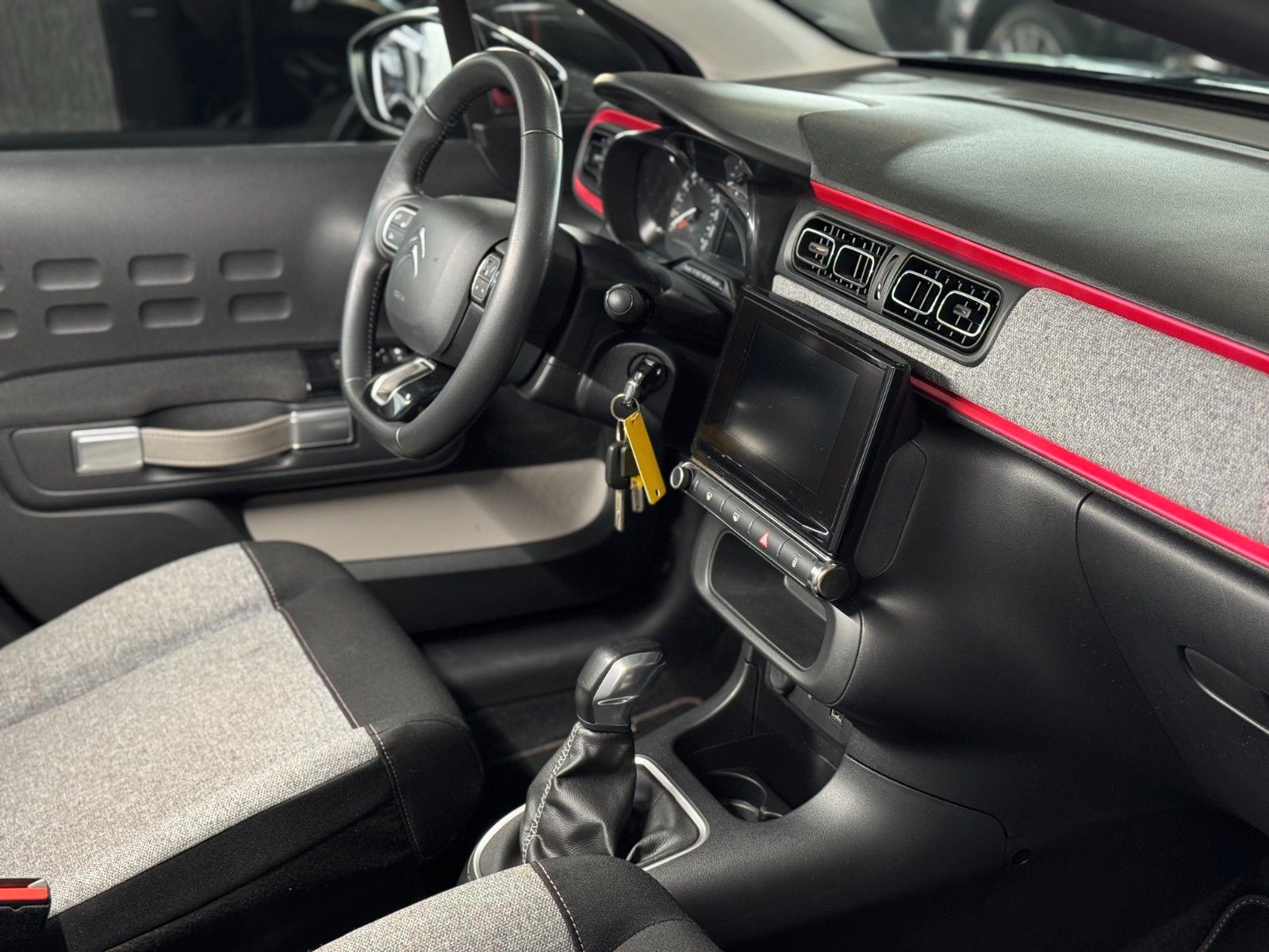 Fahrzeugabbildung Citroën C3 1.2 PurTech ELLE "DAB Navigation Kamera LM"