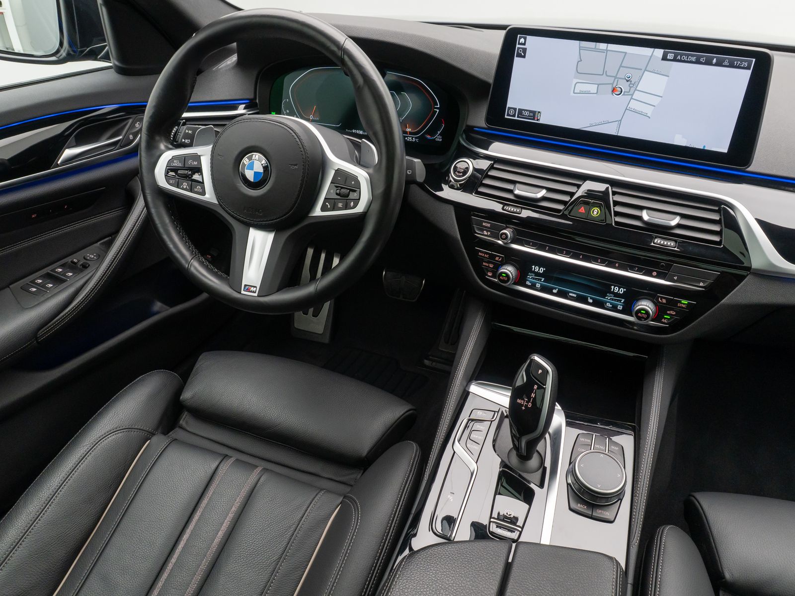 Fahrzeugabbildung BMW 530d M Sport Laser DAB Kamera HUD Panorama 19"