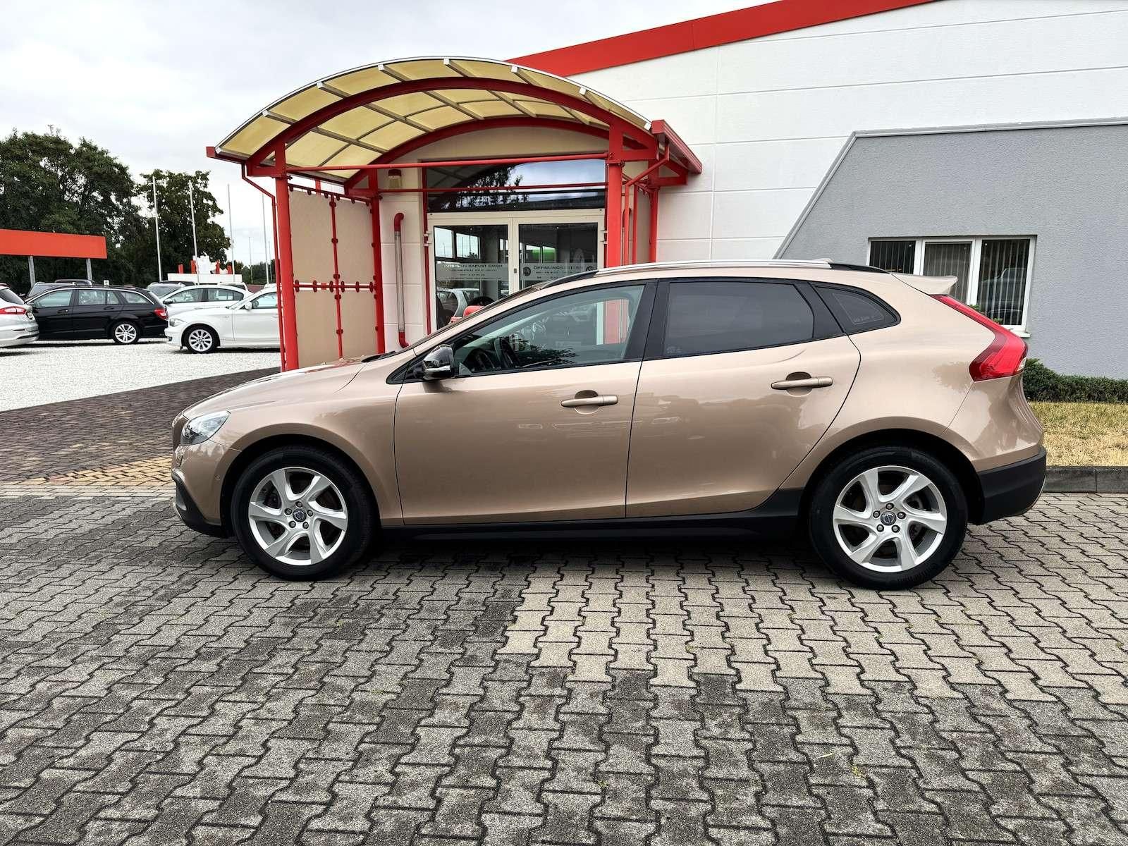 Fahrzeugabbildung Volvo V40 Cross Country T5 AWD/Navi/Xenon/StandHz 1...