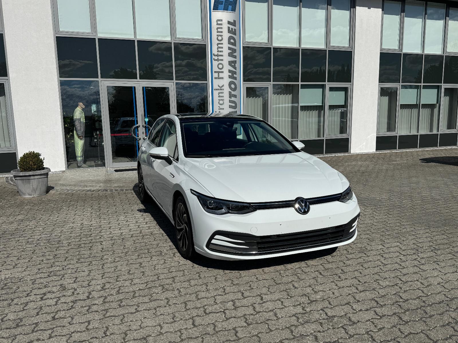 Volkswagen GOLF 8 STYLE ++AHK+LED+NAVI+PANORAMADACH++