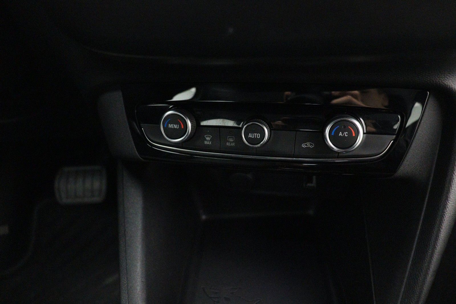 Fahrzeugabbildung Opel Zafira C 1.4 Tourer Active NAVI SHZ 7-Sitzer