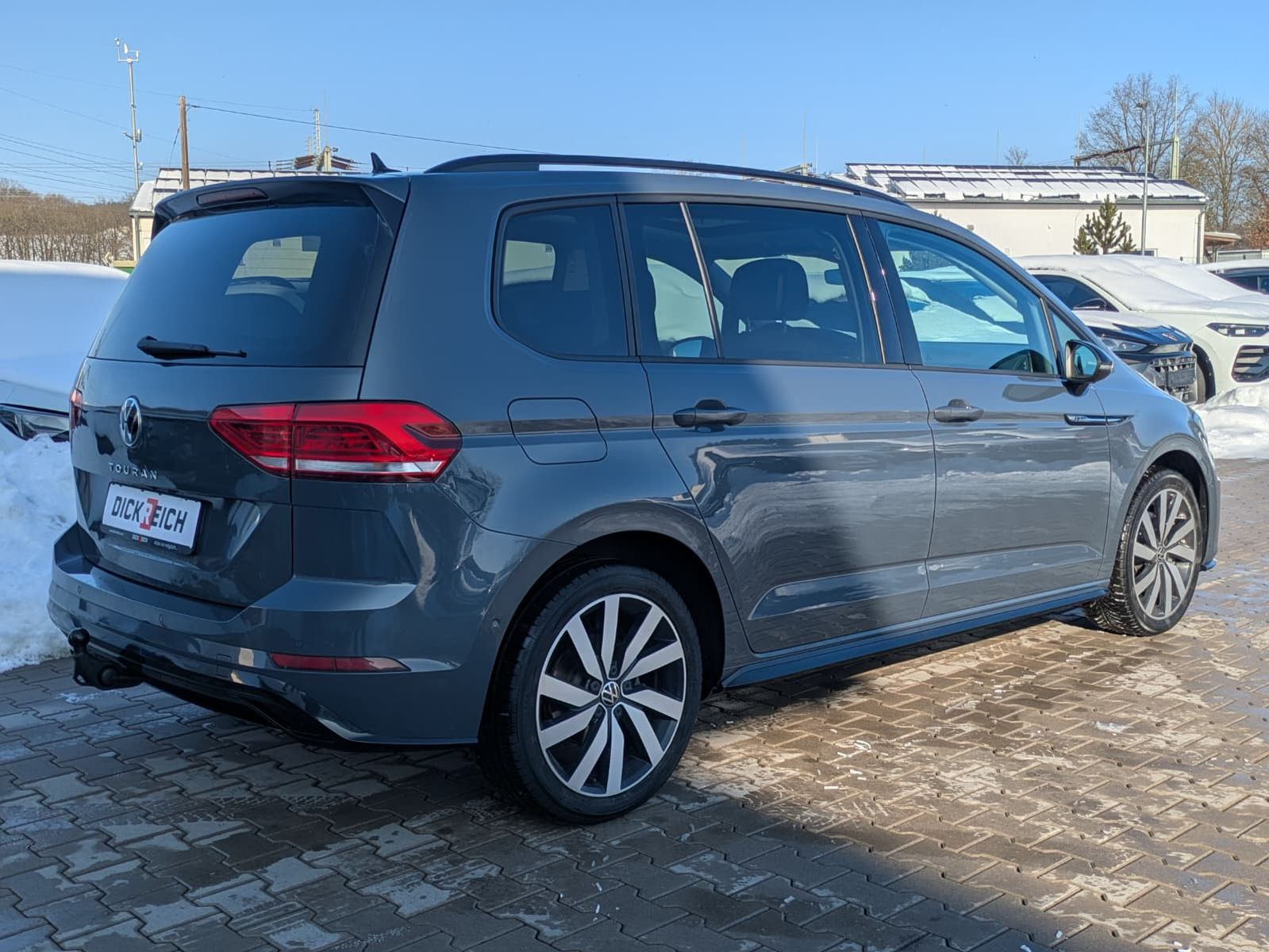 Fahrzeugabbildung Volkswagen Touran 2.0 DSG R-Line High BLACK Pano 7Si IQ AHK