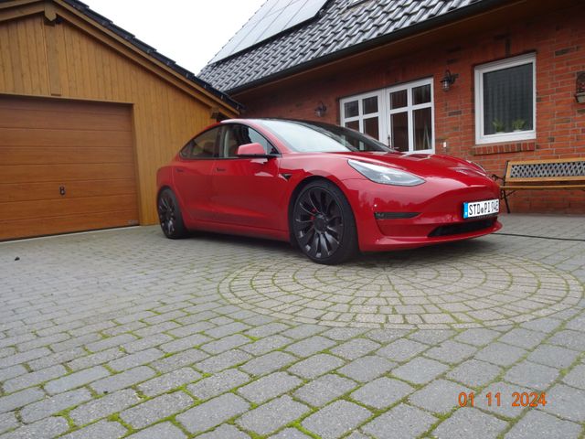 Tesla Model 3  Performa...