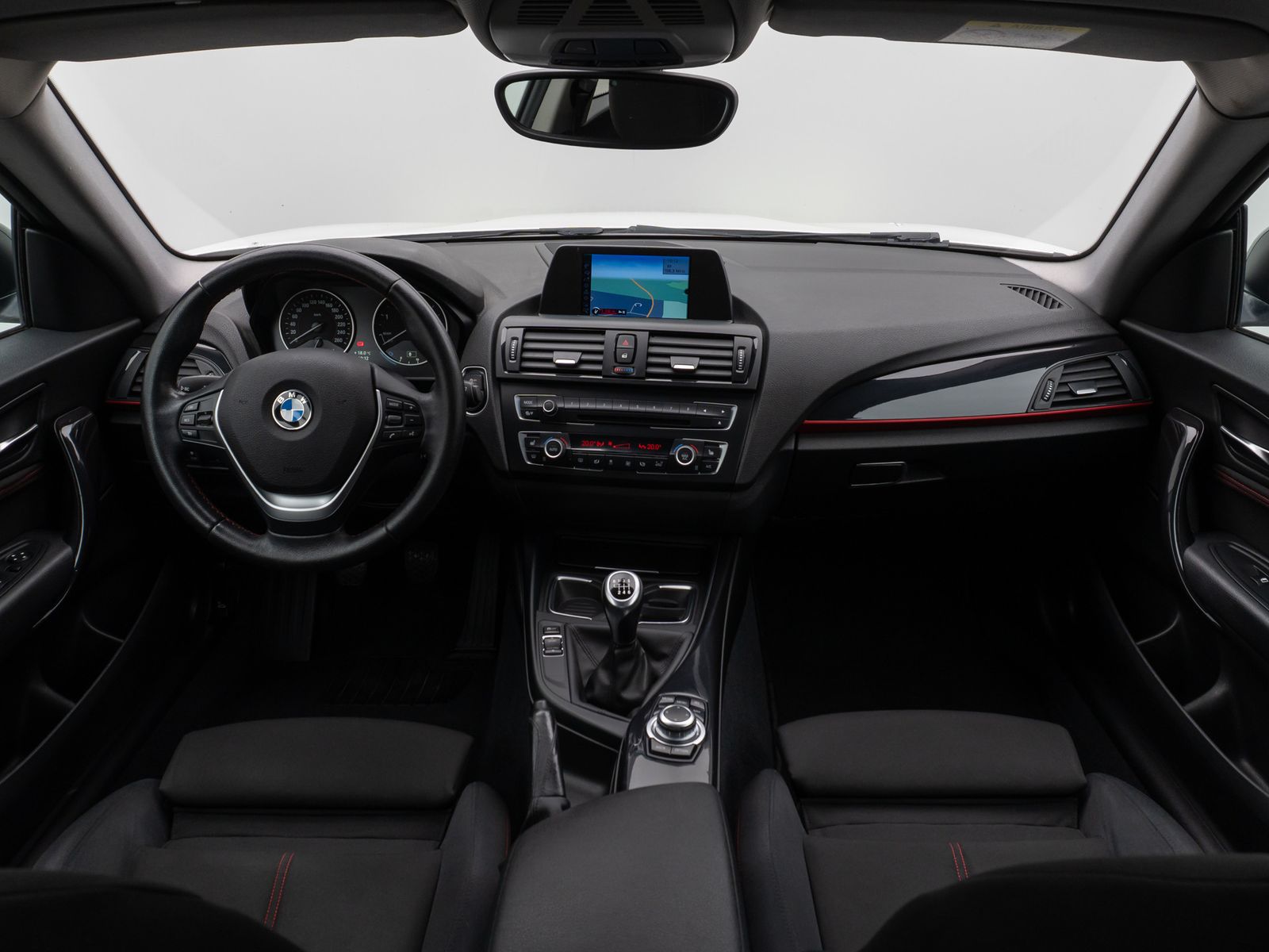 Fahrzeugabbildung BMW 220d Coupé Sport Line PDChinten HiFi Navi Xenon