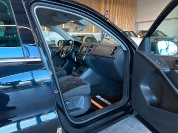 Volkswagen Tiguan Sport & Style 4Motion *BiXenon*Navi*AHK*