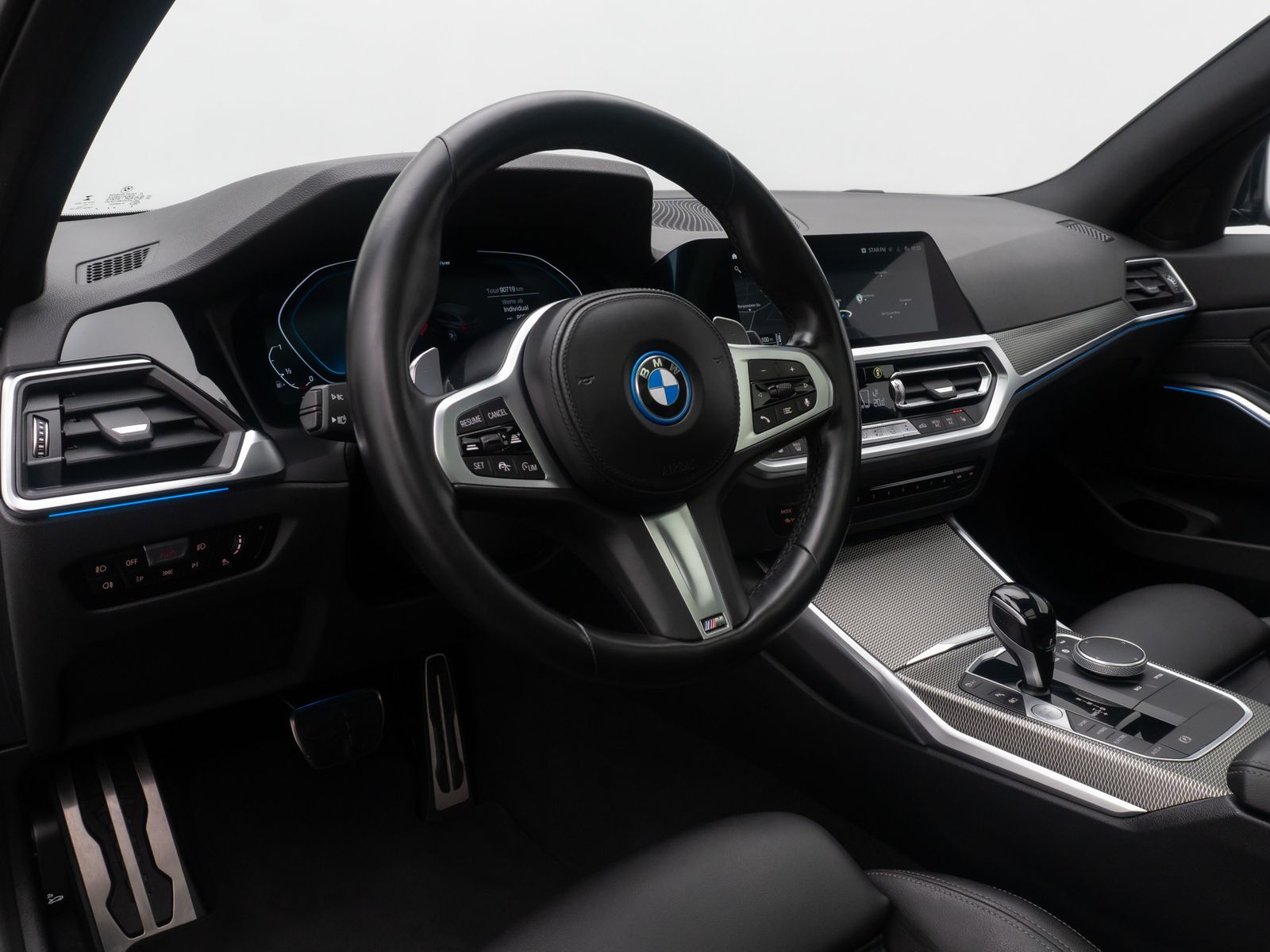 Fahrzeugabbildung BMW 330e M Sport DAB HiFi Laser HUD Panorama AHK 19"