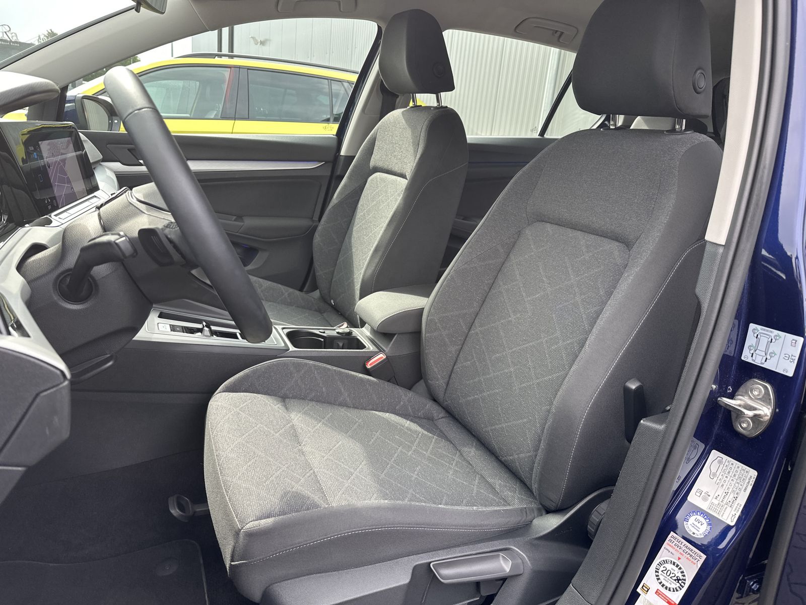 Fahrzeugabbildung Volkswagen Golf 2.0 TDI DSG Life NAV+LED+ACC+SHZ+VCOCKPIT