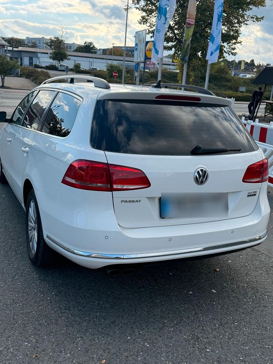 Volkswagen Passat 2011 — engine 140 HP (103kW)