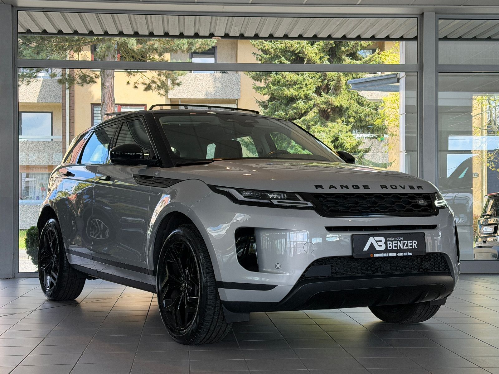 Fahrzeugabbildung Land Rover Range Rover Evoque SE Hybrid /PANO/MERIDIAN/