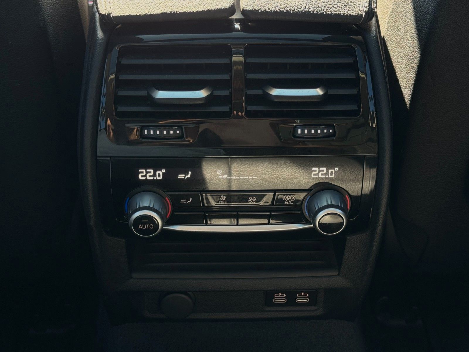 Fahrzeugabbildung BMW 520i Touring Luxury Line Pano Leder HiFi CAM AHK