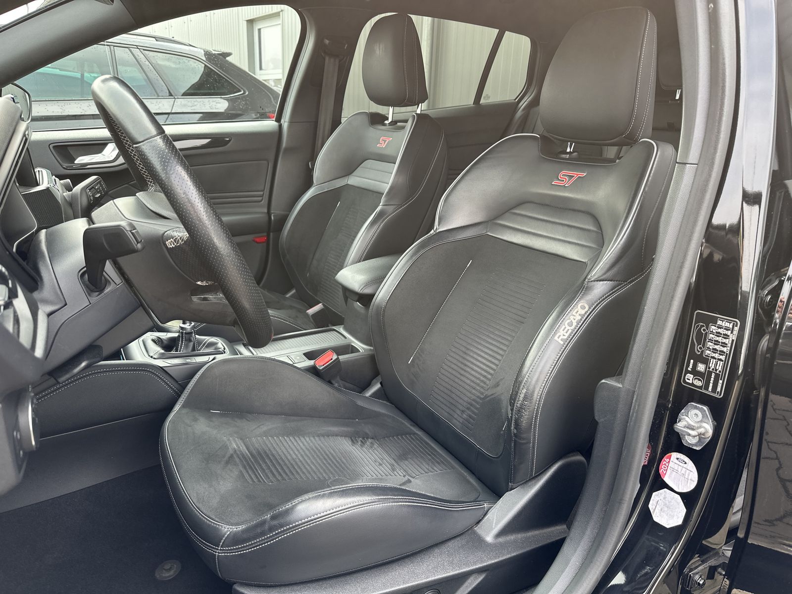 Fahrzeugabbildung Ford Focus Turnier 2.0 EB ST NAV+LED+ACC+AHK+KAM+19ZO