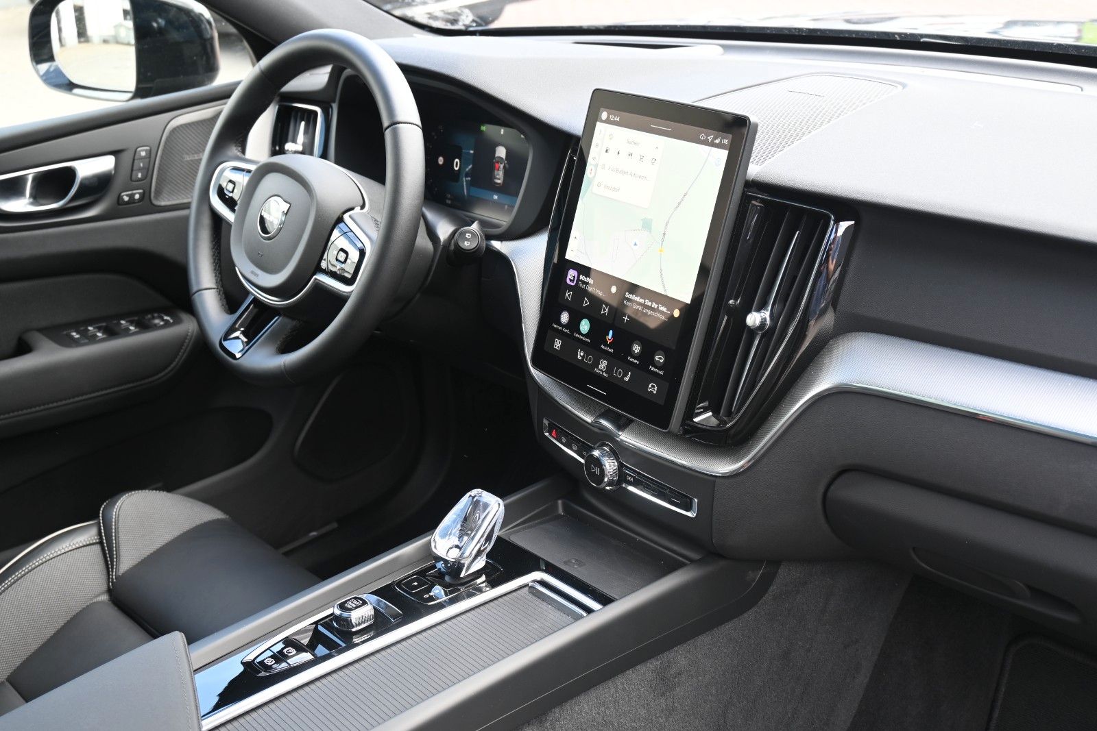 Fahrzeugabbildung Volvo XC60 T8 RC AWD Plus Black Edition*360*Facelift