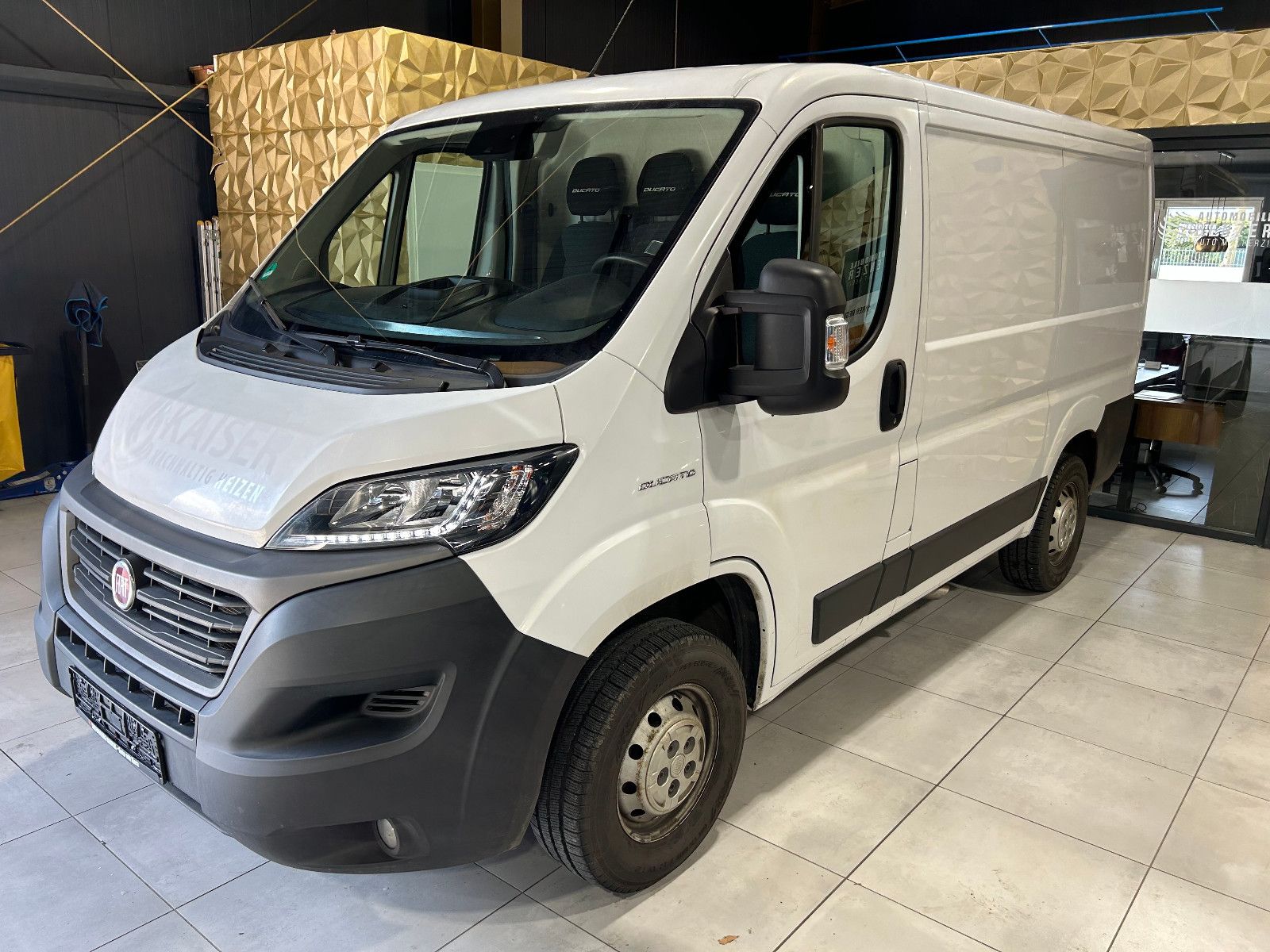 Fahrzeugabbildung Fiat Ducato Kasten 35 140 L1H1 RS: 3000 mm/3-SITZ/KAM