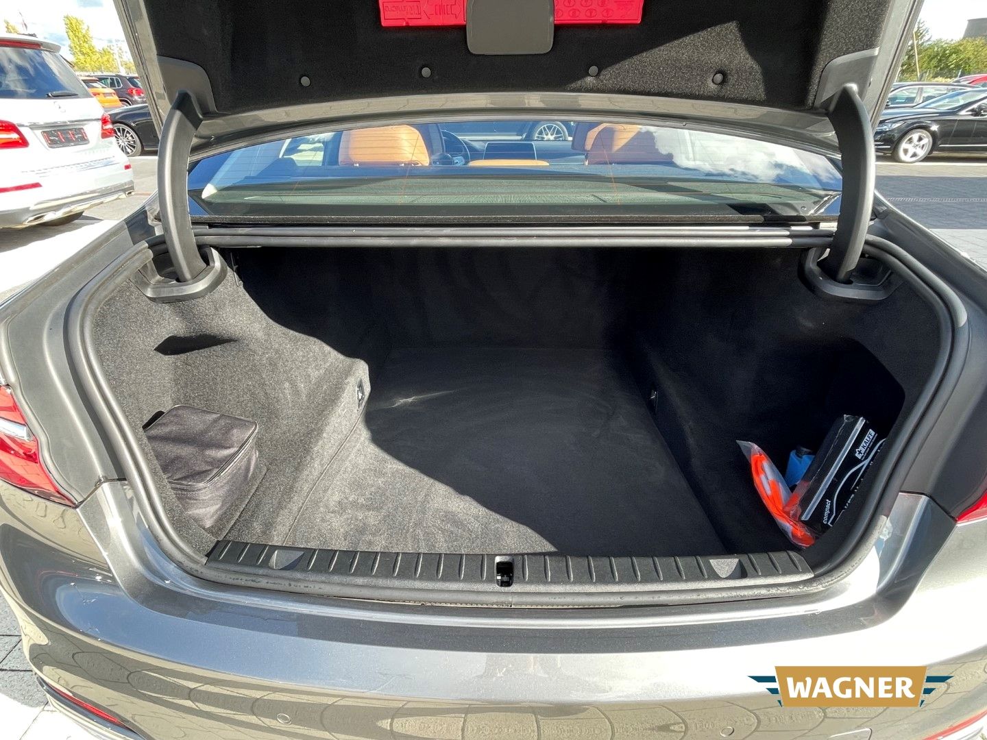 Fahrzeugabbildung BMW 750 i Lim Laserlicht Standheizung Massage