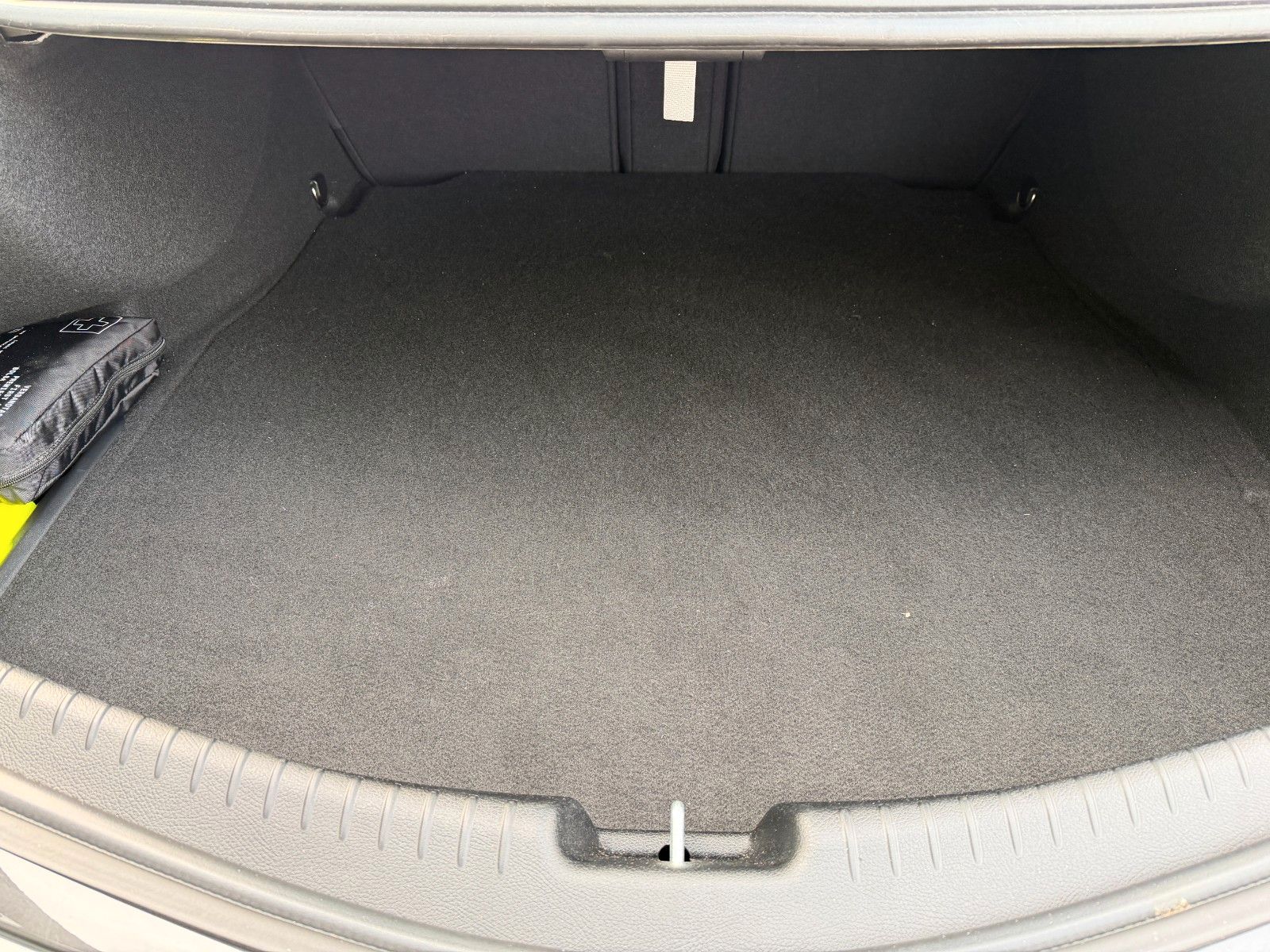 Fahrzeugabbildung Mercedes-Benz CLE 300 e AMG Premium Distr+Pano+360°+Digital