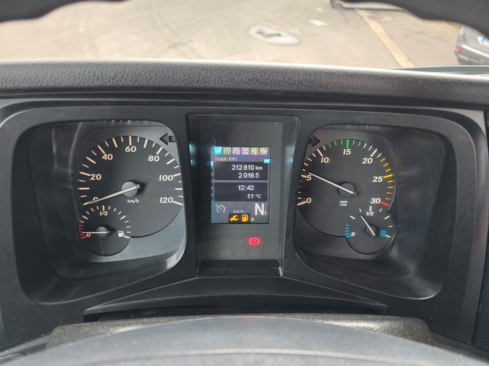 Fahrzeugabbildung Mercedes-Benz Arocs 1832 KK 4x2 Kran MKG HLK 116 A3 Funk