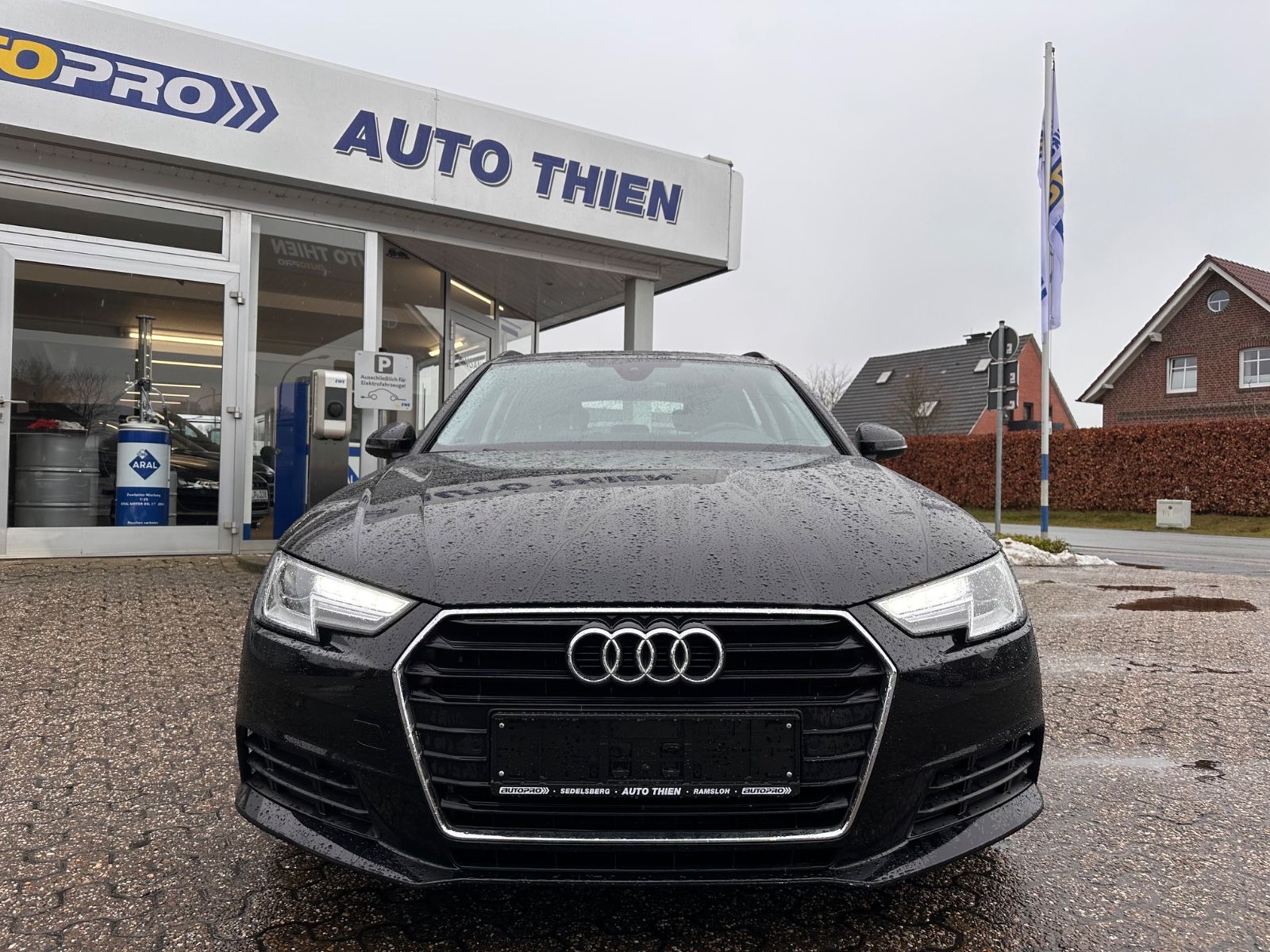 Fahrzeugabbildung Audi A4 Avant 2.0 TDI BiXenon/GRA/Navi/PDC/eHeck