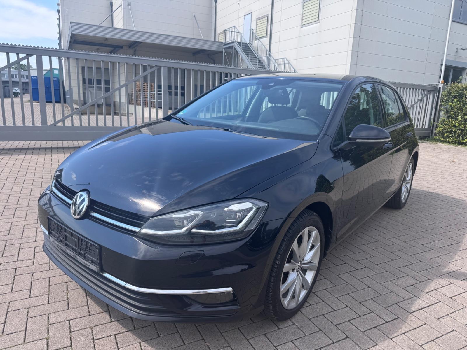Volkswagen Golf VII 2.0TDI Highline LiveCockpit+LED