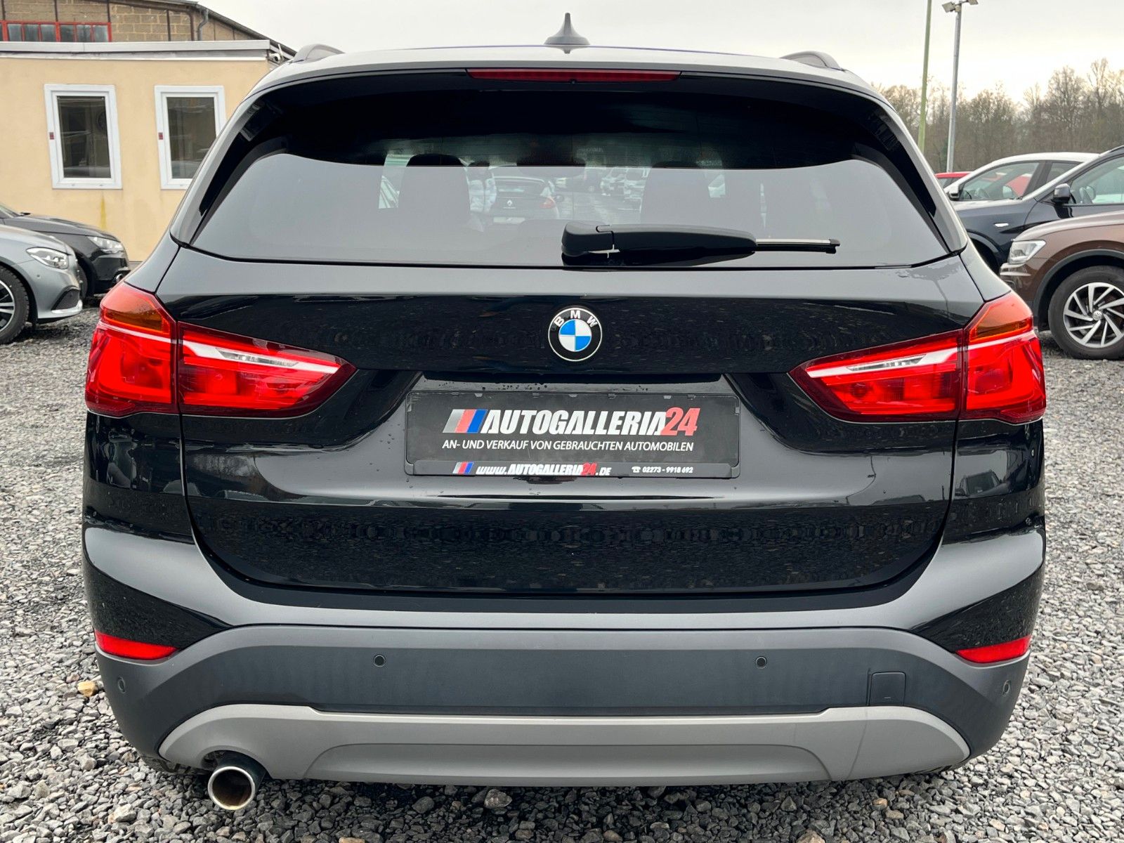 Fahrzeugabbildung BMW X1 sDrive18i Aut. Navi SCHECKHEFT Parkass SPORTS