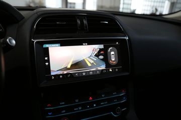 Jaguar F-Pace - 5