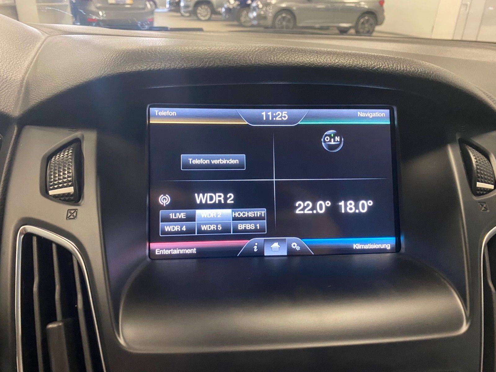 Fahrzeugabbildung Ford Focus 1.0 EcoBoost Titanium+NAVI+TELEFON+ALU+BC+