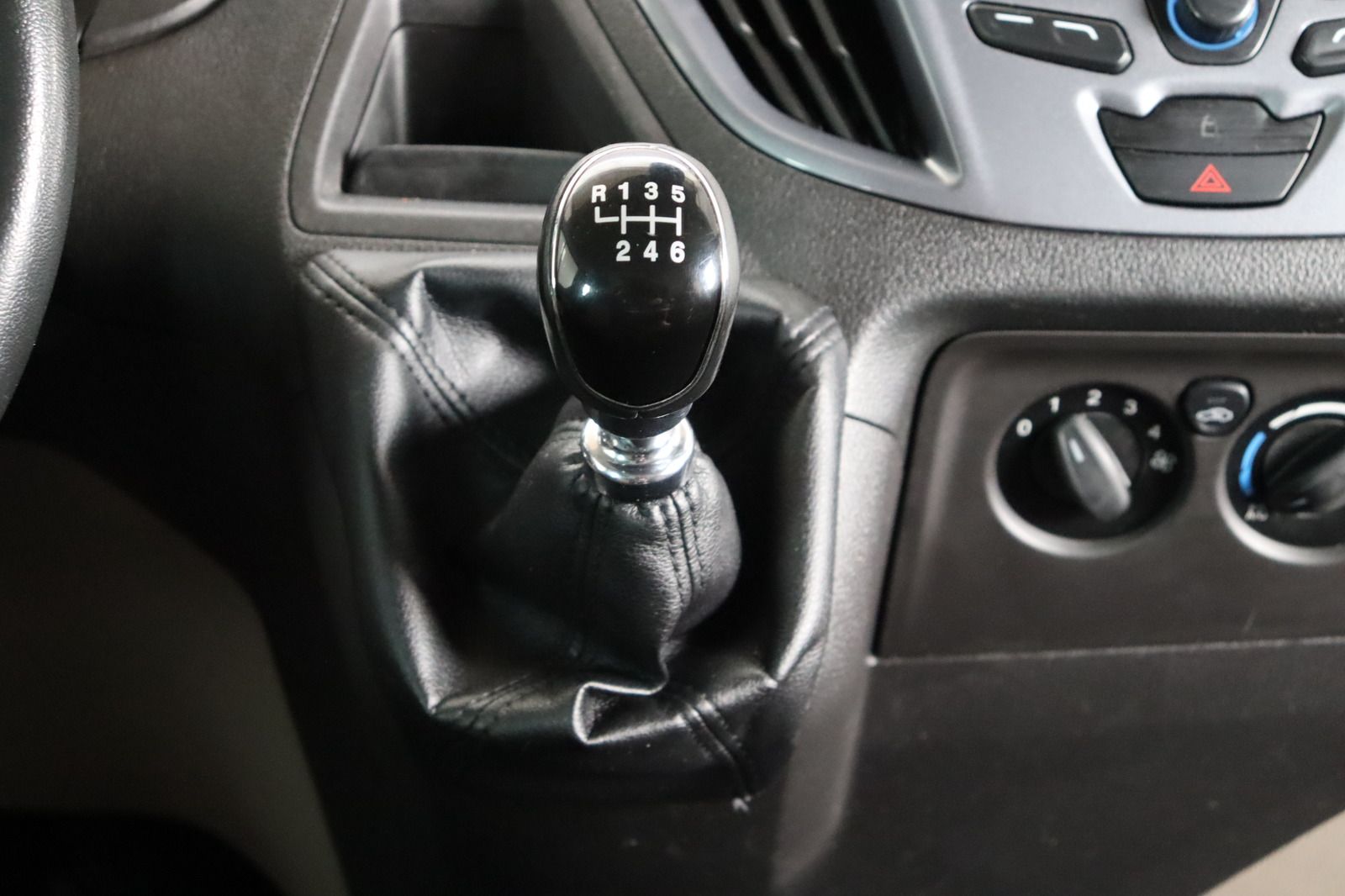Fahrzeugabbildung Ford Tourneo Custom 2.2 TDCi * 8 Sitzplätze