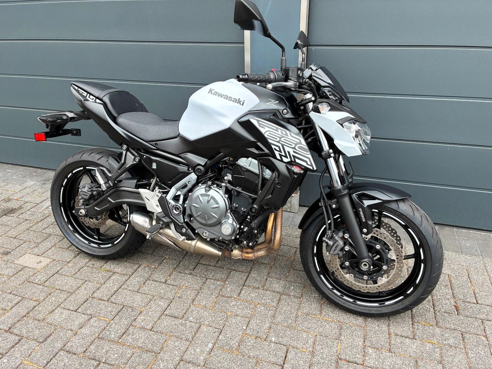 Kawasaki Z650 aus 1.Hd. nur 7400 Km !