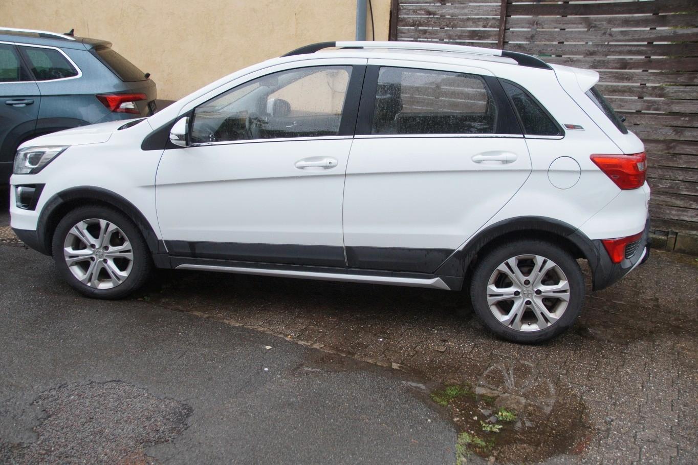 BAIC Senova X25*AHK*ALU*GJ REIFEN*TEILLEDER*GUTER ZUS