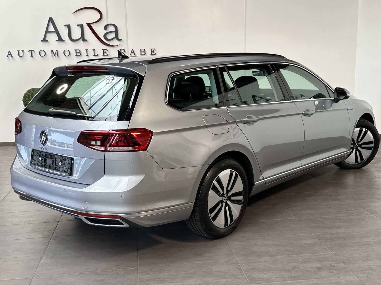 Fahrzeugabbildung Volkswagen Passat Variant 1.4 TSI DSG GTE NAV+LED+ACC+PANO