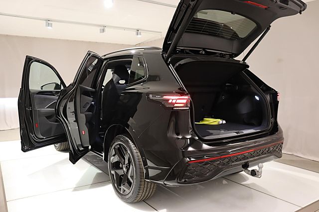 Tiguan R-Line 1.5l eHybrid DSG AHK BlackStyle An