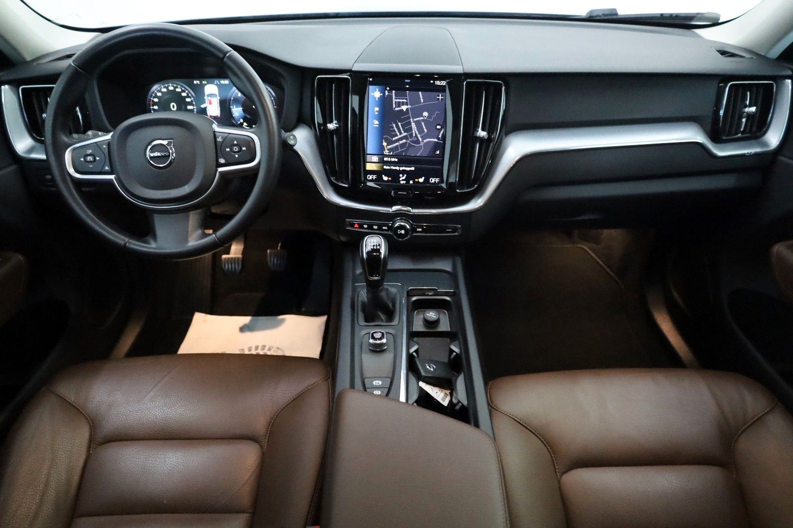 Fahrzeugabbildung Volvo XC60 Momentum Leder,Navi,LED,SH,PDC,AppleCarPlay