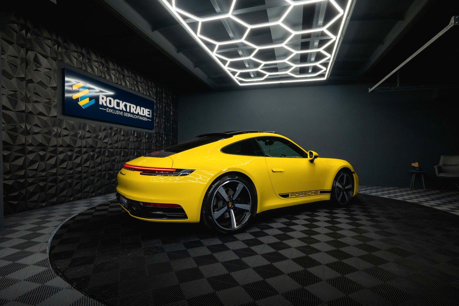 Fahrzeugabbildung Porsche 992 911 Carrera 4 S Sport-Chrono *Pano*LED*BOSE*